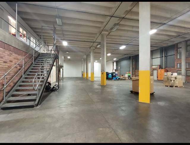 1,370M² WAREHOUSE TO LET IN WESTMEAD